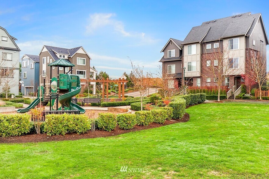 Community - 964 4th Ave NE