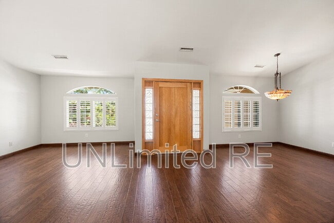 Building Photo - 1614 Eagle Mountain Dr