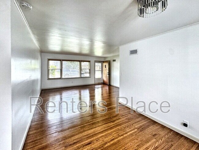 Building Photo - 1506 E 54th St