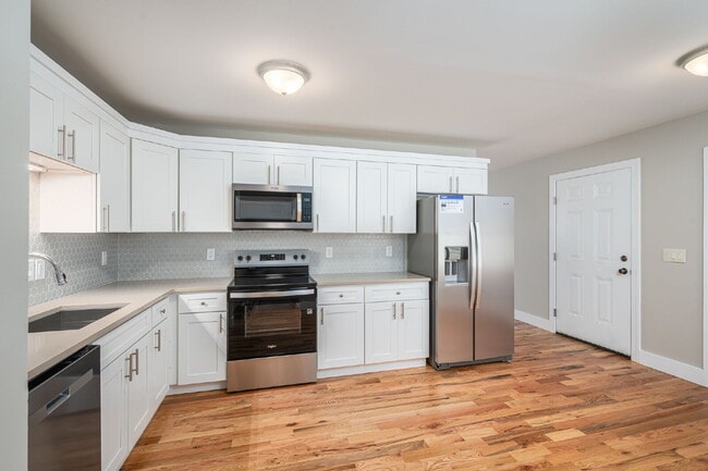 Building Photo - Remarkably Renovated Ranch in the Heart of Maiden!