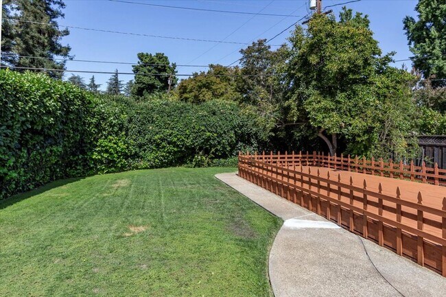 Building Photo - Terrific Sunnyvale Home