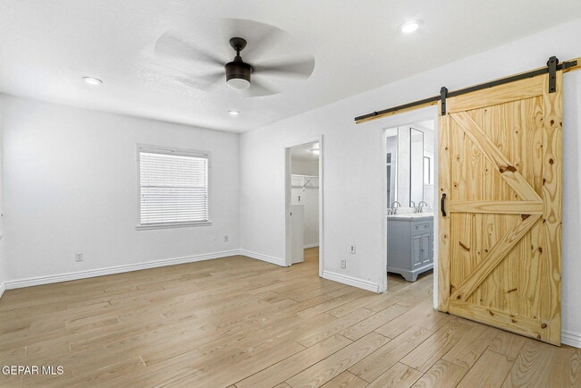 Building Photo - 513 Cardon St