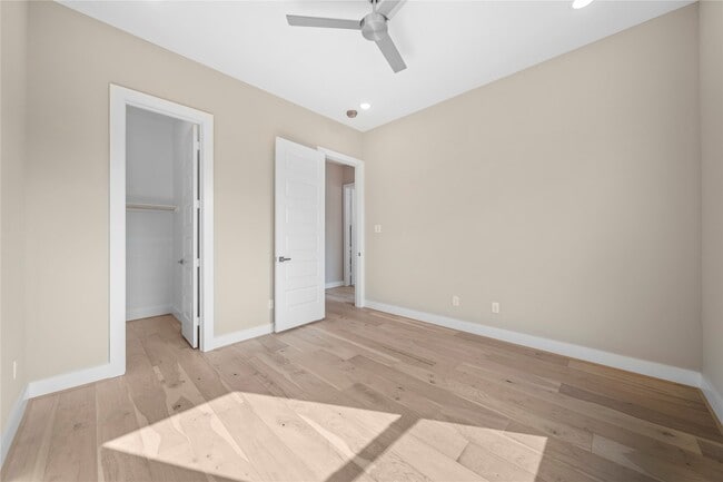 Building Photo - 312 Queen Sude Ln