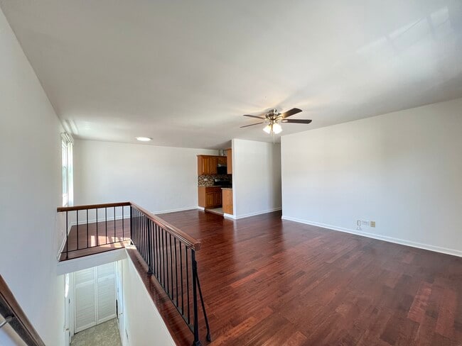 Building Photo - 358 Farmingdale Cir
