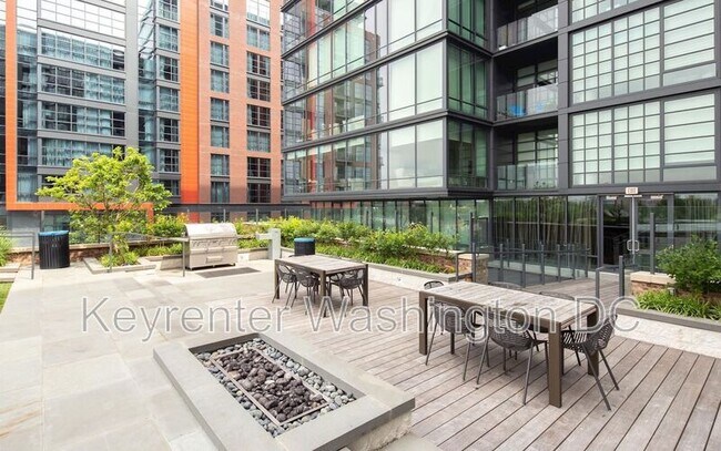 Building Photo - 45 Sutton Square SW