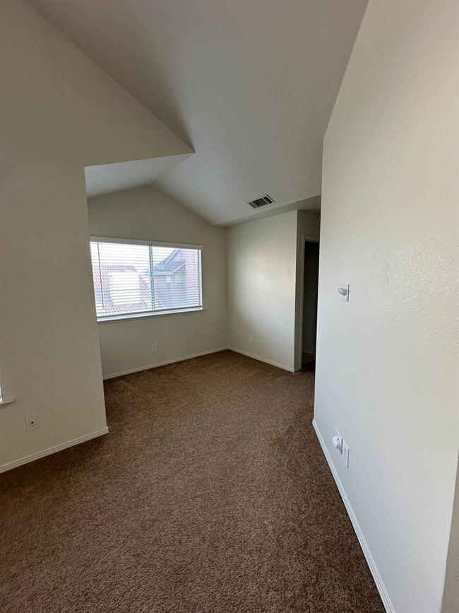 Building Photo - 273 W Cromwell Ave