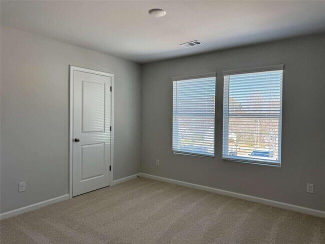 Building Photo - 111 Woodside Ct