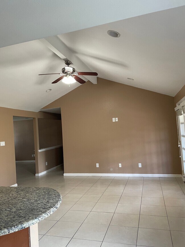 Building Photo - 12015 Sea Shore Dr