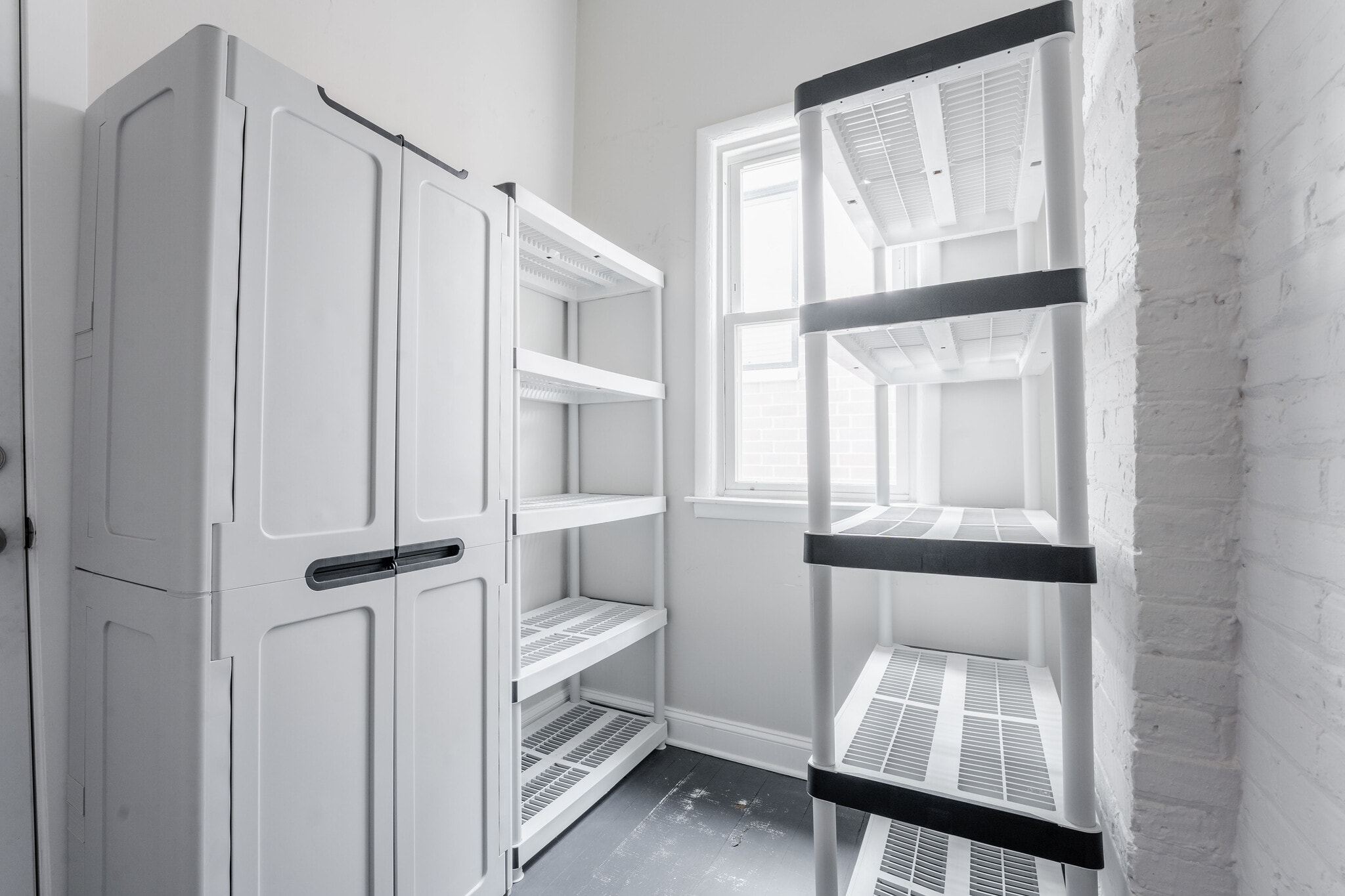 Building Photo - 1437 W Carmen Ave