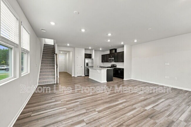 Building Photo - 5000 Arkose Dr