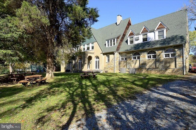 Building Photo - 6403 W Halbert Rd