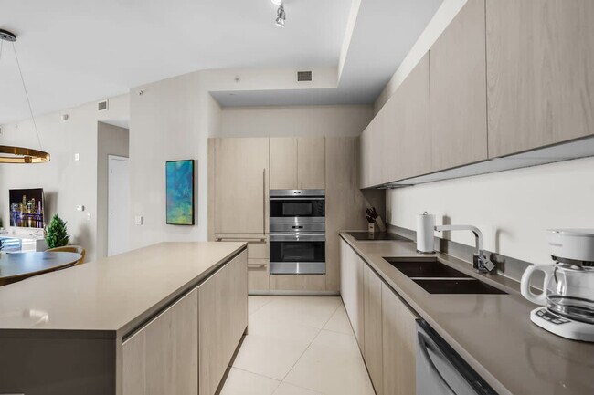 Building Photo - 4111 S Ocean Dr