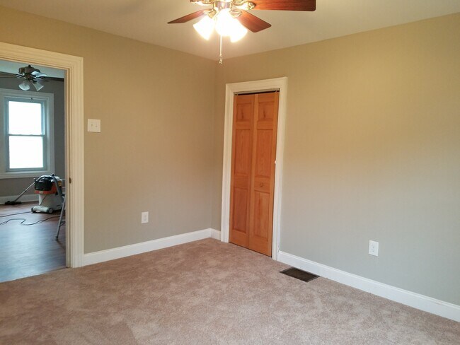 Building Photo - 96 Linshaw Ave