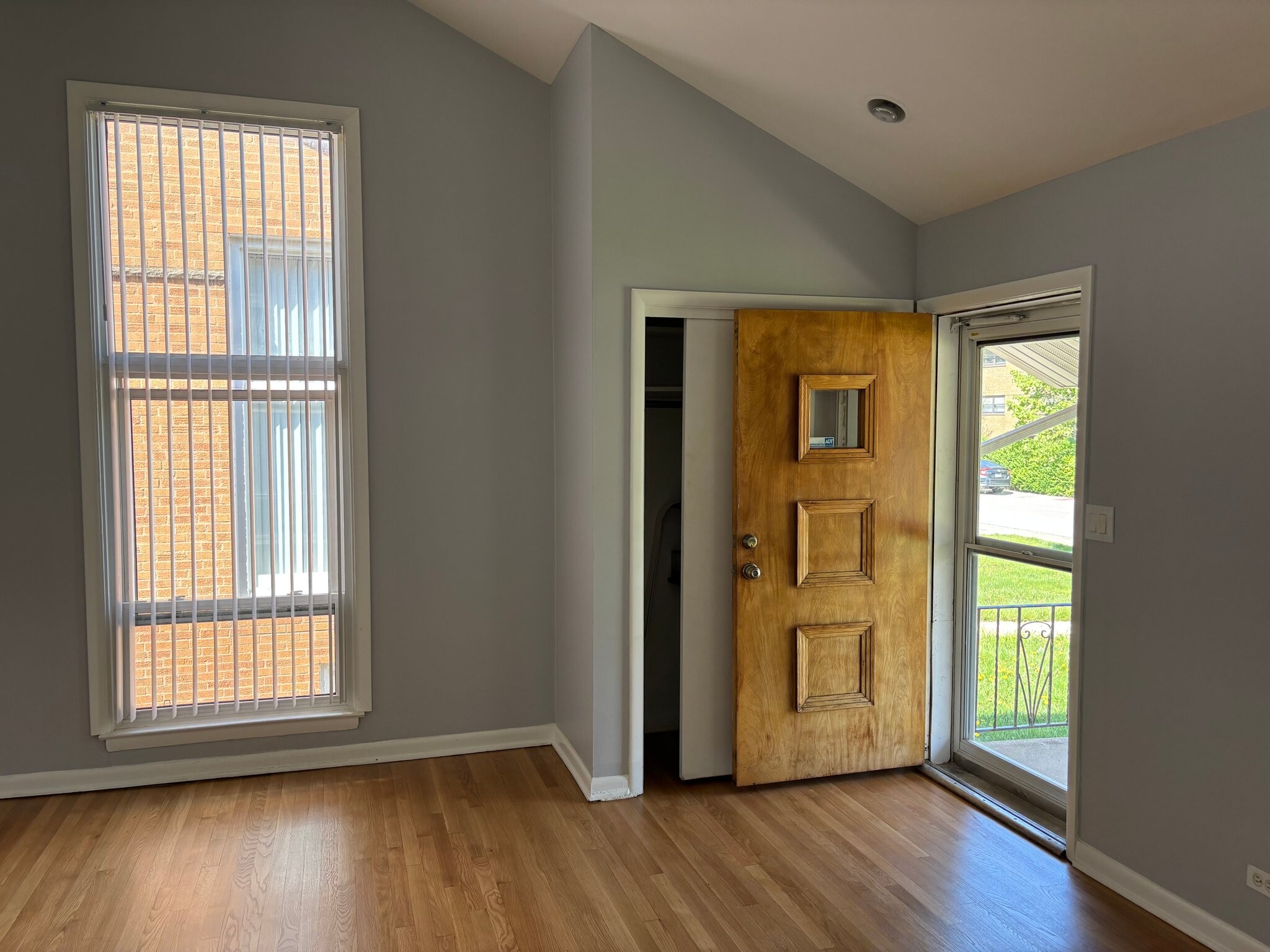 Building Photo - 6736 N Kimball Ave