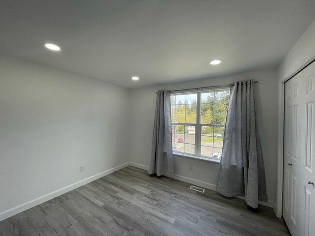 Building Photo - 38019 24th Ct S