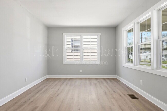 Building Photo - 2406 Kirby Ave