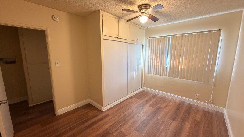 Building Photo - 1433 W 84th Pl