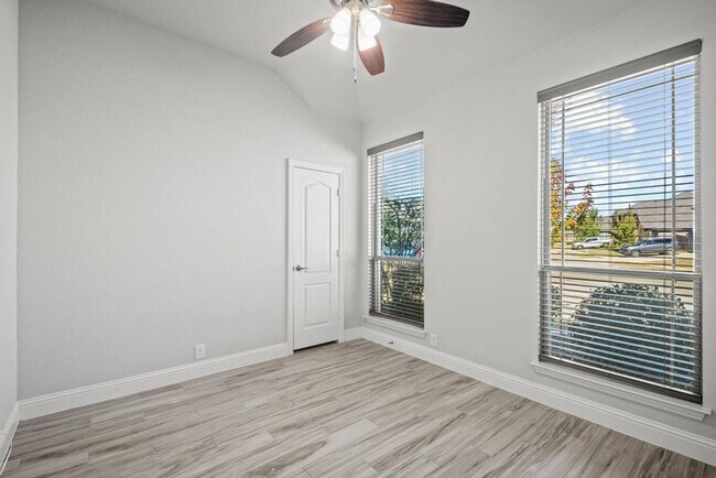 Building Photo - 314 Waverly Dr