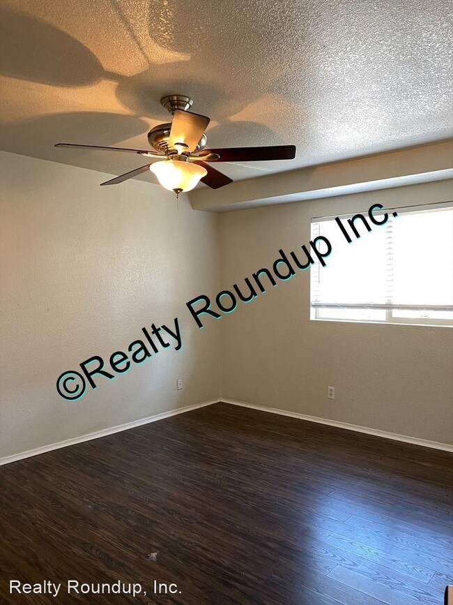 Building Photo - 2 br, 1 bath House - 504 Northbank Ct #88