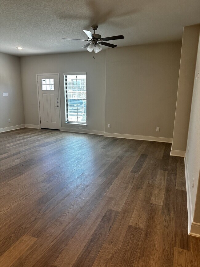 Building Photo - "Charming 3-Bedroom Duplex in San Antonio with Granite Elegance!"