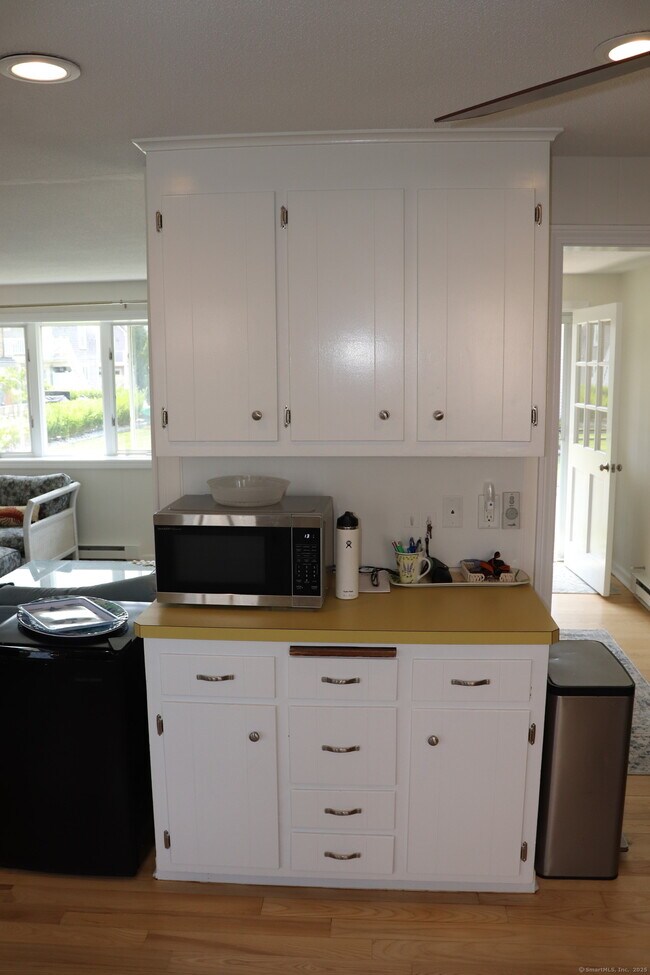 Building Photo - 14 Leeway Dr
