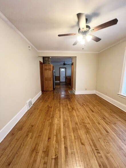 Building Photo - 3336 N Bartlett Ave