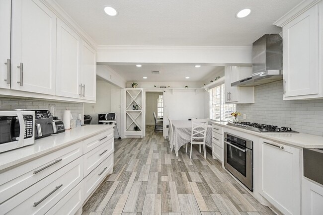 Building Photo - 5506 Pebble Springs Dr