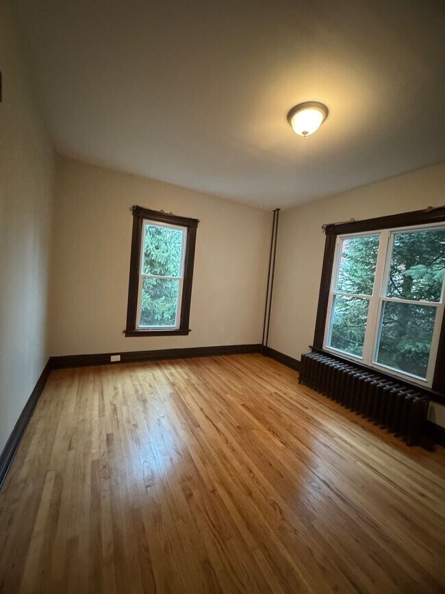 Building Photo - 9612 Bowman St