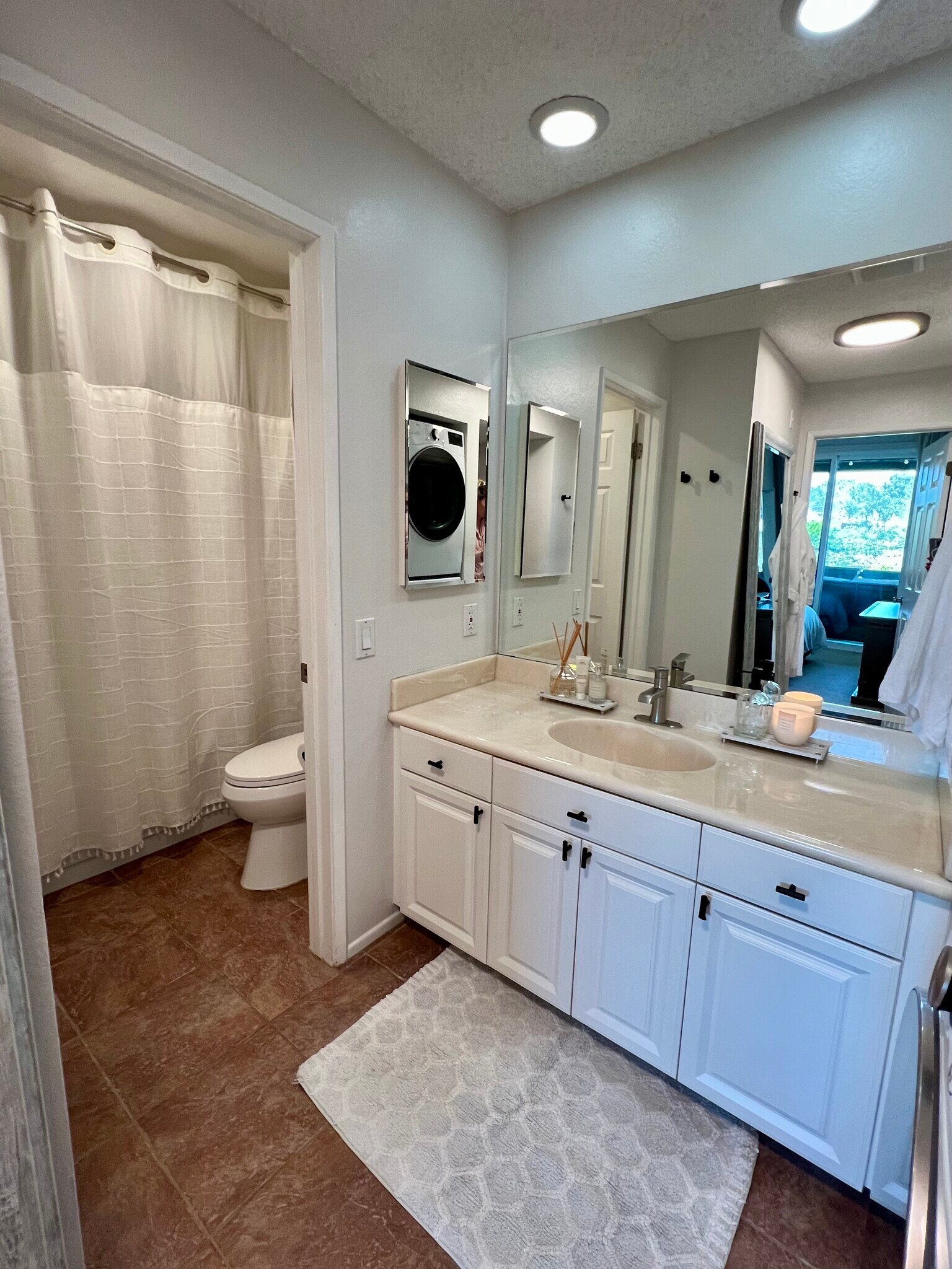 Downstairs bathroom - 4435 Nobel Dr
