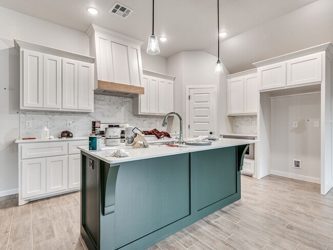 Building Photo - Newer Home in Moore!