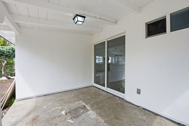 Building Photo - Brand new remodel!