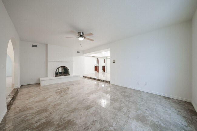 Building Photo - 2851 E Acoma Dr
