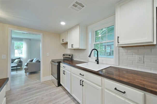 Building Photo - 3609 NW 13th St