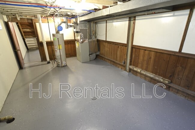 Building Photo - 9650 Cutler Dr