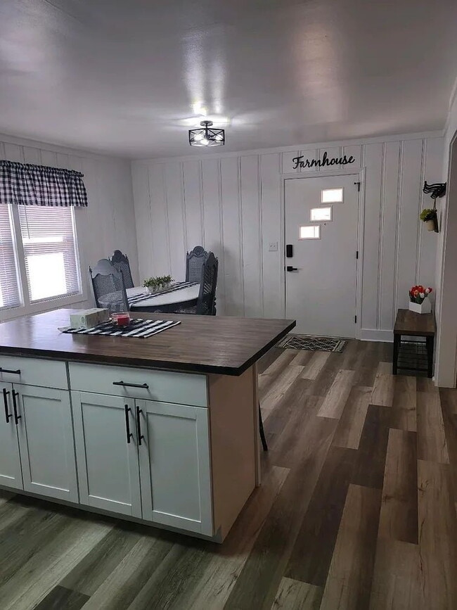 Building Photo - Renovated - 3 bedrooms w/ tankless water heater