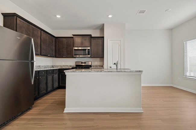 Building Photo - 452 Beechwood Hacienda Dr
