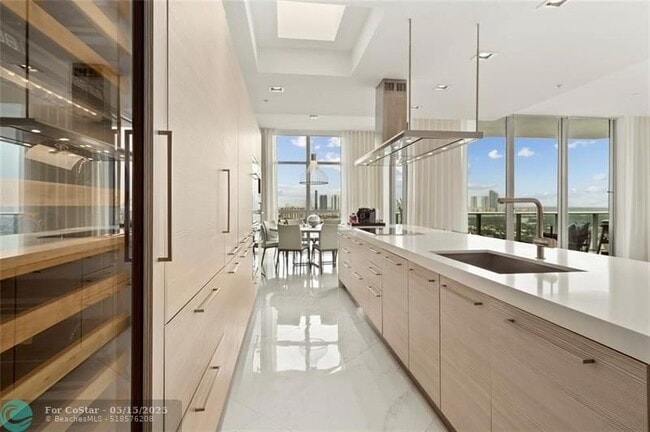 Building Photo - 17301 Biscayne Blvd