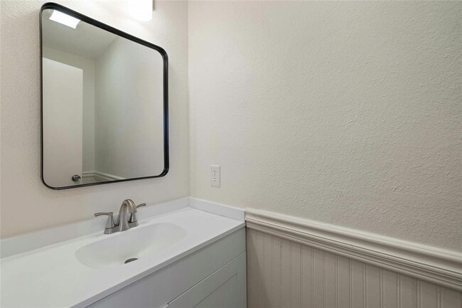 Building Photo - 605 Wild Briar Cv