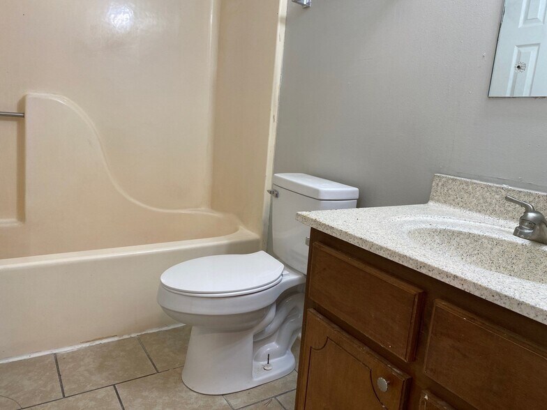 Building Photo - 31 Manchester Bay