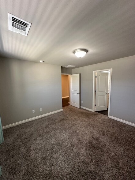 Building Photo - 12617 SE 16th Ct