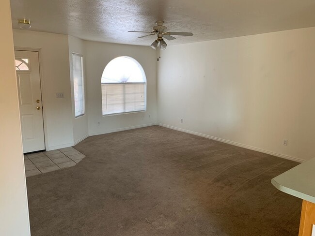Building Photo - Wonderful La Paloma Home!