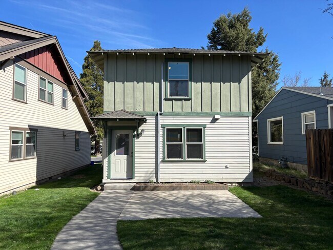 Building Photo - 437 NE Irving Ave