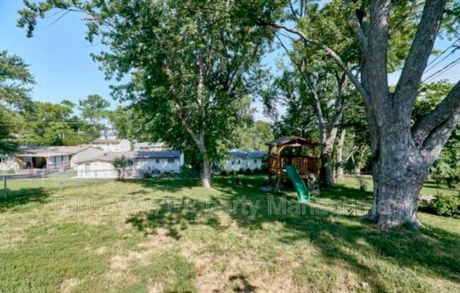 Building Photo - 10531 Fabick Dr