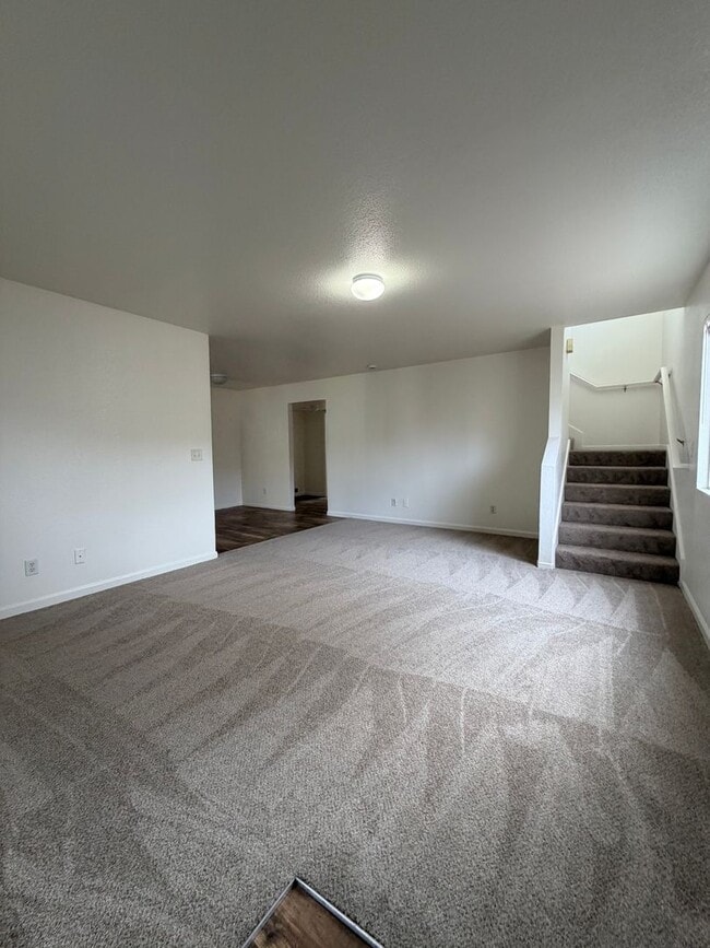 Building Photo - 360 Linden St