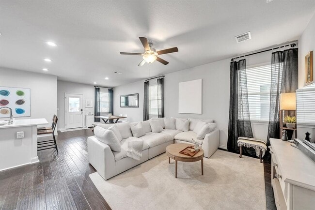 Building Photo - 5404 Golden Canary Ln