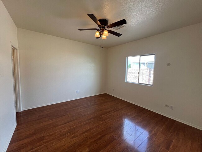 Building Photo - 3 BEDROOM HOME IN THE FOOTHILLS!