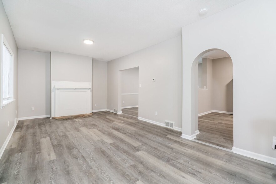 Building Photo - 1222 Main St