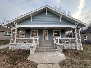 Building Photo - 528 W Division St