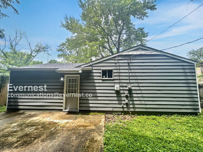 Building Photo - 4624 Sunnybrook St