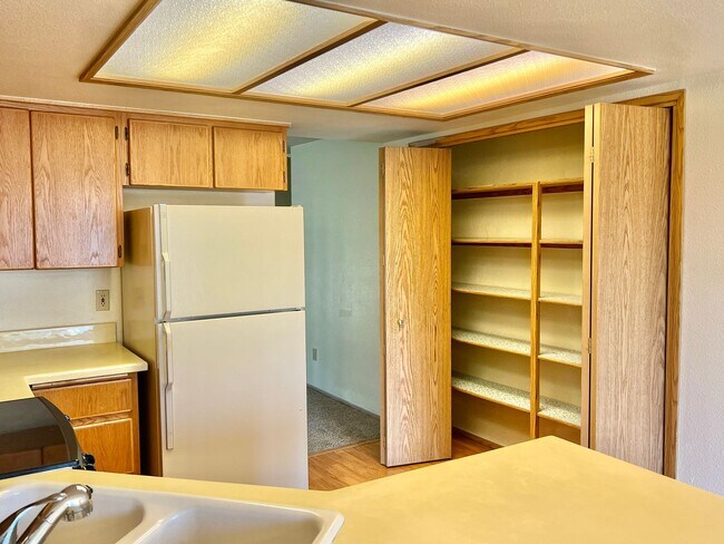 Building Photo - INQUIRE WITH IN FOR ANY MOVEIN SPECIALS Cute Ranch, Location Location in Prairie School district